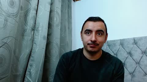 Snapshot of vanderheyl chatting on 12/19/24, 02:12 vanderheyl online show from 12/19/24, 02:12