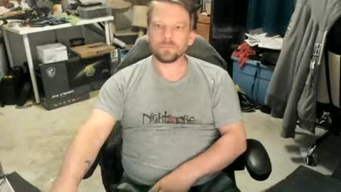 Snapshot of vandonh chatting on 06/17/26, 03:42 vandonh online show from 06/17/26, 03:42