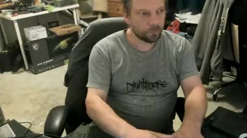 Snapshot of vandonh chatting on 06/18/26, 03:29 vandonh online show from 06/18/26, 03:29