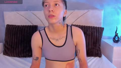 vane_grey online show from 06/10/26, 06:07