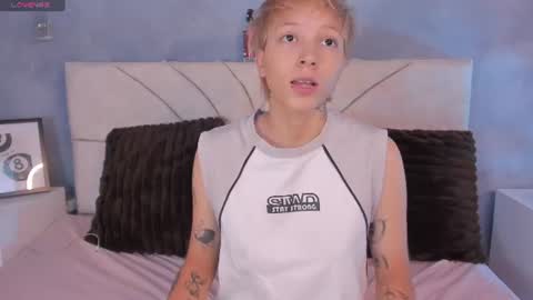 Snapshot of vane_grey chatting on 07/11/26, 06:54 vane_grey online show from 07/11/26, 06:54