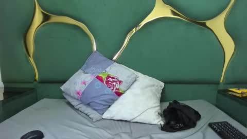 Snapshot of vanelin18 chatting on 12/05/25, 07:21 Vane online show from 12/05/25, 07:21