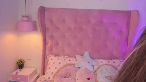 vanelope_evans_ online show from 12/17/25, 01:06