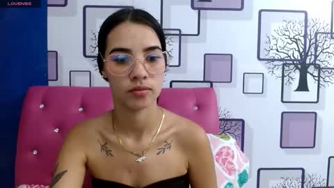 Snapshot of vanesa_19_ chatting on 09/15/25, 12:05 VANESA online show from 09/15/25, 12:05