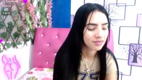 Snapshot of vanesa_19_ chatting on 10/08/25, 01:09 VANESA online show from 10/08/25, 01:09