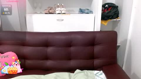 Snapshot of vanesa_19_ chatting on 10/11/25, 01:42 VANESA online show from 10/11/25, 01:42