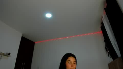 vanesa_g1 online show from 06/05/26, 06:52