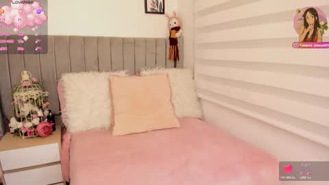 Snapshot of vanesa_moon_ chatting on 03/28/26, 12:21 vanesa_moon_ online show from 03/28/26, 12:21