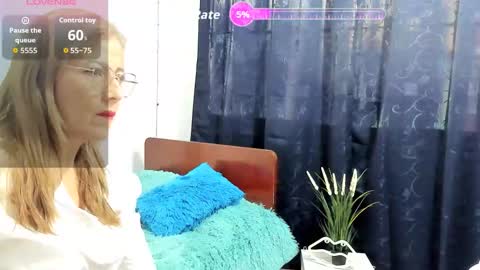 Snapshot of vanesa_mystic2 chatting on 10/20/25, 12:16 Vanesa online show from 10/20/25, 12:16