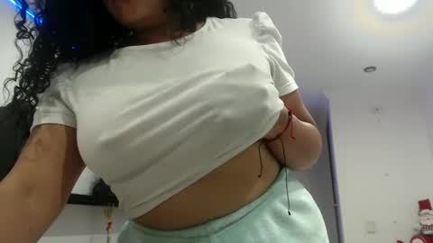 Snapshot of vanesam chatting on 01/14/25, 06:13 vanessa and samantha online show from 01/14/25, 06:13