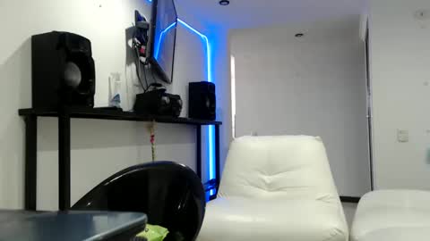 Snapshot of vanesam chatting on 01/15/25, 12:47 vanessa and samantha online show from 01/15/25, 12:47