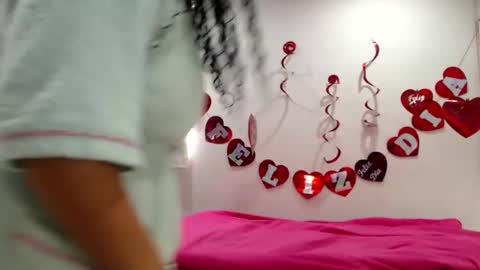 Snapshot of vanesam chatting on 02/16/25, 08:11 vanessa and samantha online show from 02/16/25, 08:11