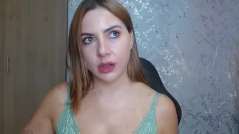 Snapshot of vanessa_bonesmith chatting on 03/05/25, 04:34 Vanessa online show from 03/05/25, 04:34