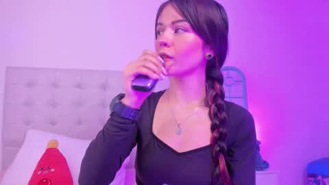 Snapshot of vanessa_cruz_18 chatting on 03/12/26, 08:04 Vane online show from 03/12/26, 08:04