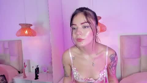 Snapshot of vanessa_cruz_18 chatting on 06/11/26, 09:24 Vane online show from 06/11/26, 09:24