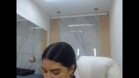Snapshot of vanessa_f chatting on 04/16/26, 07:03 vanessa online show from 04/16/26, 07:03