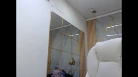 Snapshot of vanessa_f chatting on 04/27/26, 01:31 vanessa online show from 04/27/26, 01:31