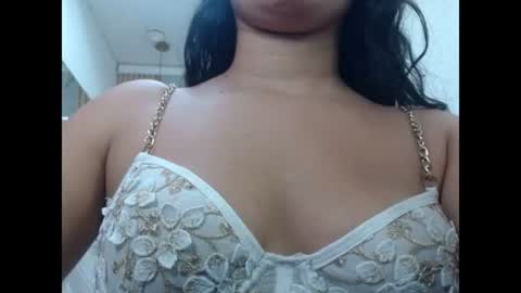 Snapshot of vanessa_f chatting on 06/13/26, 07:01 vanessa online show from 06/13/26, 07:01