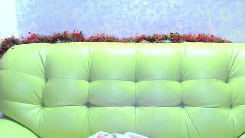 Snapshot of vanessa_florence chatting on 12/19/25, 01:45 RUSSIAN BARBIE BABE online show from 12/19/25, 01:45