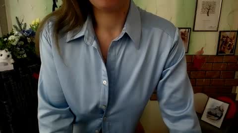 Snapshot of vanessa_joy_ chatting on 02/22/25, 01:35 Vanessa online show from 02/22/25, 01:35