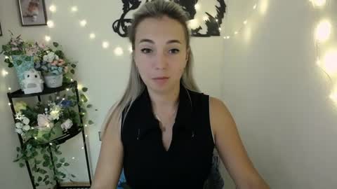 Snapshot of vanessa_joy_ chatting on 06/24/26, 06:56 Vanessa online show from 06/24/26, 06:56