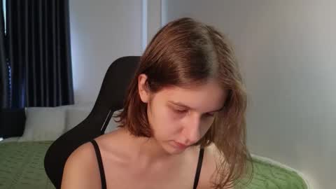 Snapshot of vanessabayer chatting on 09/20/25, 05:52 vanessa online show from 09/20/25, 05:52