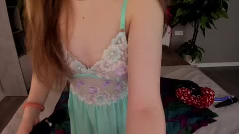 Snapshot of vanessabeautyy chatting on 03/04/25, 10:16 vanessabeautyy online show from 03/04/25, 10:16