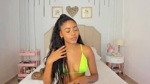 Snapshot of vanessabianchi chatting on 01/18/25, 06:13 Vanessa online show from 01/18/25, 06:13