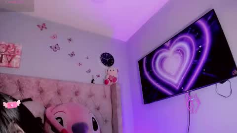 Snapshot of vanessacastroo chatting on 10/23/25, 07:29 vanessacastroo online show from 10/23/25, 07:29