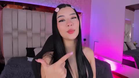 vanessaduval online show from 11/11/25, 04:01