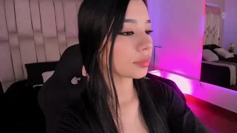 vanessaduval online show from 11/13/25, 04:00