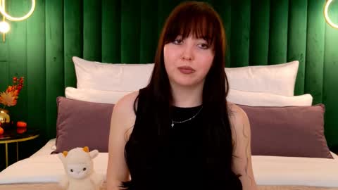 Snapshot of vanessafields chatting on 10/15/25, 05:35 Vanessa online show from 10/15/25, 05:35