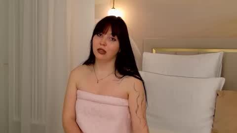 Snapshot of vanessafields chatting on 10/21/25, 03:46 Vanessa online show from 10/21/25, 03:46