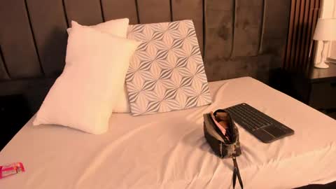 Vanessa Hard online show from 06/06/26, 07:29