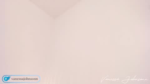 Snapshot of vanessajohnsonn chatting on 12/19/24, 02:45 vanessajohnsonn online show from 12/19/24, 02:45