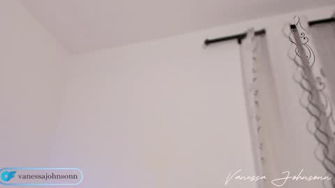 Snapshot of vanessajohnsonn chatting on 01/27/25, 12:54 vanessajohnsonn online show from 01/27/25, 12:54