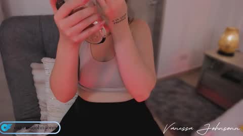 Snapshot of vanessajohnsonn chatting on 10/14/25, 09:15 vanessajohnsonn online show from 10/14/25, 09:15