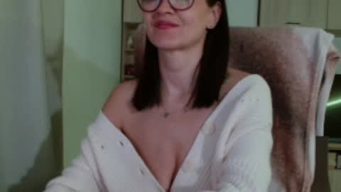 Snapshot of vanessalarahot chatting on 11/30/25, 05:39 Vanessa online show from 11/30/25, 05:39