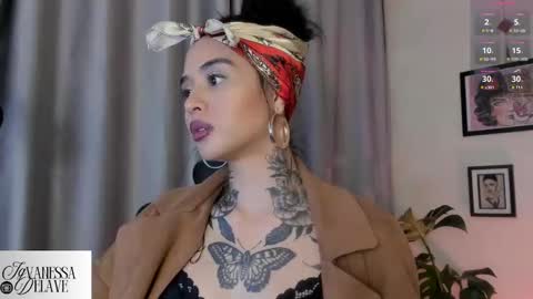 Snapshot of vanessart_ chatting on 10/07/25, 01:25 Vanessa online show from 10/07/25, 01:25