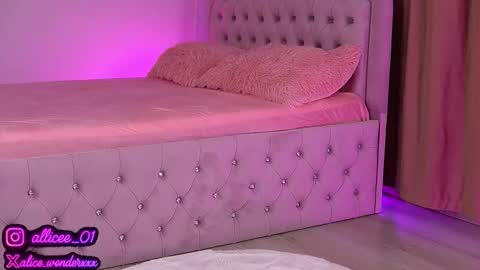 Vanessa Simon online show from 09/17/25, 06:04