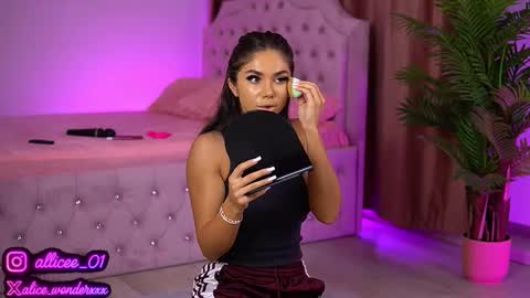 Vanessa Simon online show from 09/19/25, 06:15