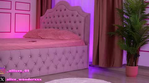 Vanessa Simon online show from 10/21/25, 06:36