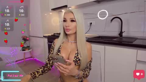 Snapshot of vanessavanne chatting on 11/15/25, 04:25 Vanessa online show from 11/15/25, 04:25