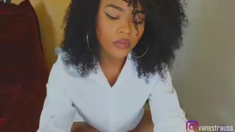 Snapshot of vanestrauss chatting on 11/14/25, 08:18 New account follow me online show from 11/14/25, 08:18