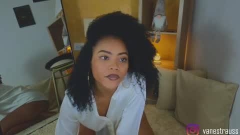 Snapshot of vanestrauss chatting on 11/21/25, 08:07 New account follow me online show from 11/21/25, 08:07