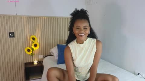 Snapshot of vanestrauss chatting on 01/13/26, 07:08 New account follow me online show from 01/13/26, 07:08