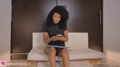 Snapshot of vanestrauss chatting on 07/13/26, 09:06 New account follow me online show from 07/13/26, 09:06