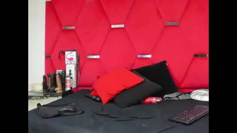 Snapshot of vanezalozano0 chatting on 10/23/25, 04:56 Vaneza online show from 10/23/25, 04:56