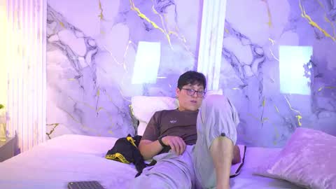 vanilla_hot_ online show from 10/12/25, 07:24