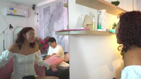 vanilla_hot_ online show from 10/19/25, 07:36